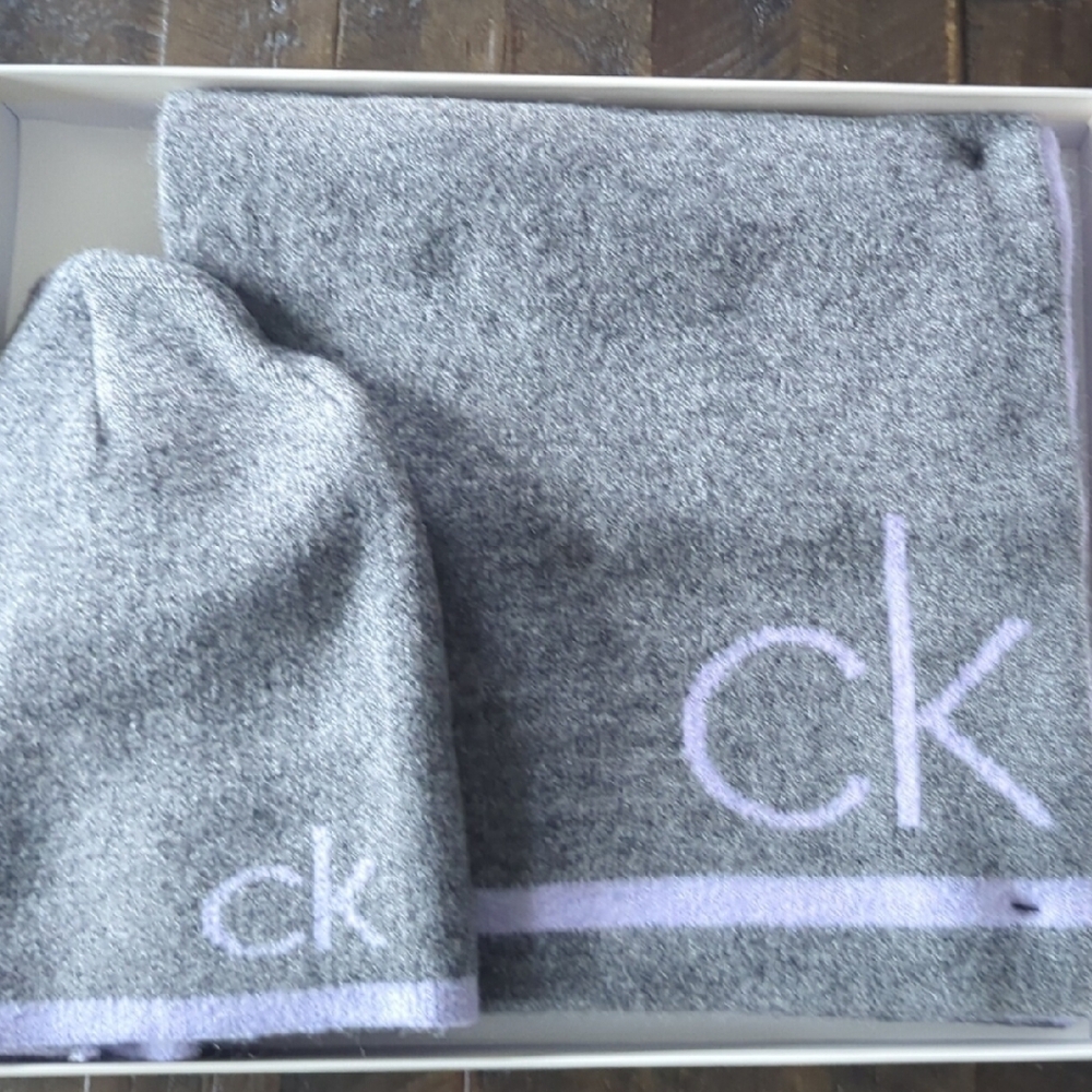 Calvin Klein Grey Scarf And Hat - Picture 5 of 5